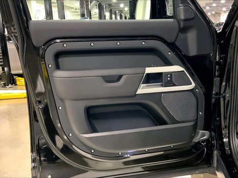 Used 2024 Land Rover Defender 110 S image 21