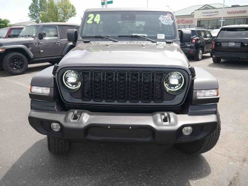 Used 2024 Jeep Wrangler Unlimited Sport AWD/4WD image 3