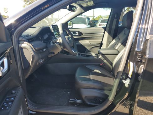 New 2026 Jeep Compass Limited image 9