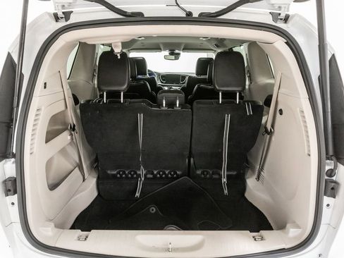 Used 2023 Chrysler Pacifica Touring-L FWD image 29
