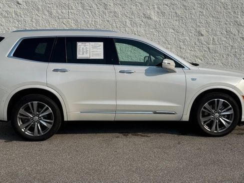 Used 2022 Cadillac XT6 Premium Luxury w/ Technology Package AWD/4WD image 2