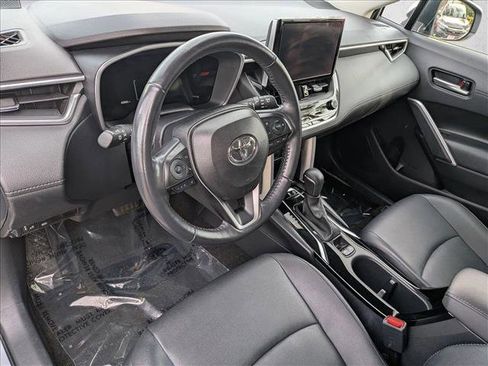 Used 2024 Toyota Corolla Cross XLE image 10