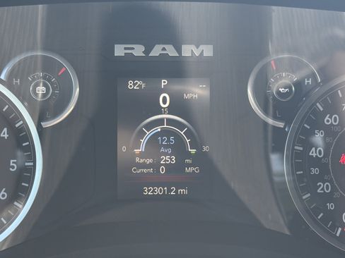 Used 2024 RAM 2500 Tradesman w/ Chrome Appearance Group image 15