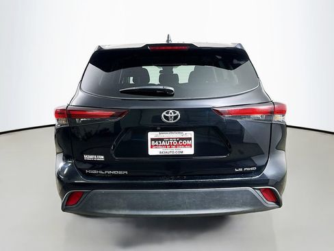 Used 2024 Toyota Highlander LE AWD/4WD image 6