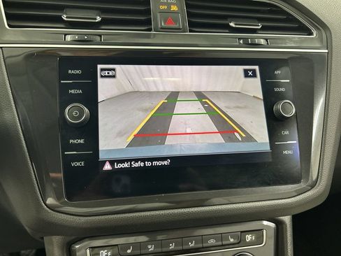 Used 2021 Volkswagen Tiguan SE w/ Panoramic Sunroof Package AWD/4WD image 15