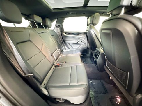 Used 2025 Porsche Cayenne image 23