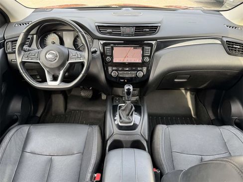 Used 2019 Nissan Rogue Sport SL image 2