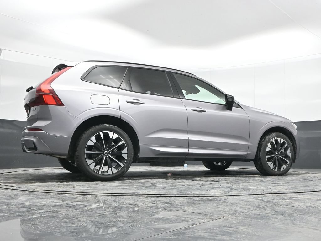 New 2026 Volvo XC60 B5 Plus w/ Protection Package Premier AWD/4WD image 38