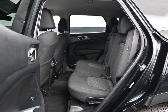 Used 2025 Kia Sportage LX FWD image 21