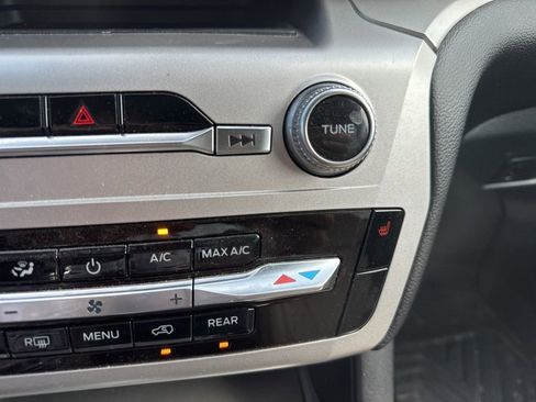 Used 2022 Ford Explorer XLT image 18