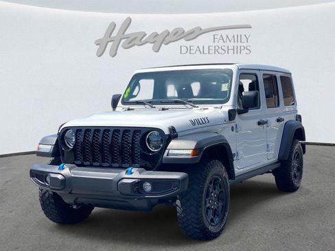 Used 2023 Jeep Wrangler Unlimited w/ Sun & Screen Package AWD/4WD image 9