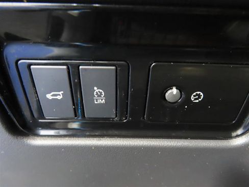 Used 2020 Jaguar F-PACE Premium image 19