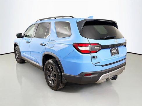 Used 2025 Honda Pilot TrailSport image 10