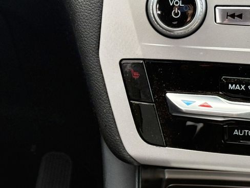 Used 2023 Ford Explorer XLT image 5