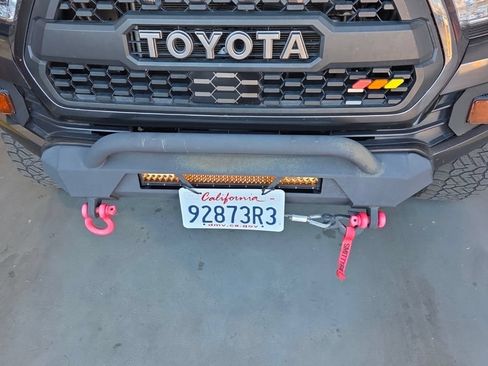 Used 2019 Toyota Tacoma TRD Off-Road w/ Technology Package AWD/4WD image 22