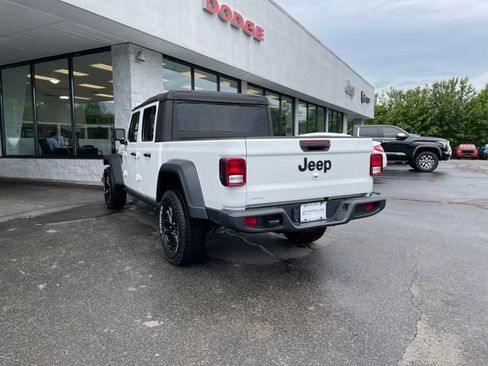 Used 2023 Jeep Gladiator Sport AWD/4WD image 7
