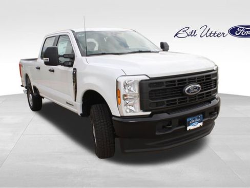 New 2025 Ford F250 XL w/ FX4 Off-Road Package image 2