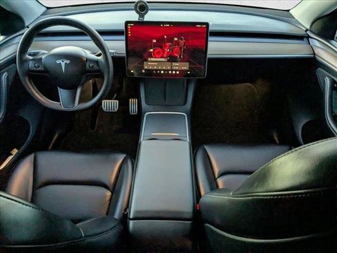 Used 2025 Tesla Model Y Performance image 19
