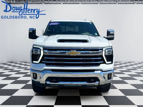 Used 2025 Chevrolet Silverado 2500 LTZ w/ LTZ Premium Package AWD/4WD image 8