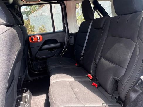 Used 2020 Jeep Wrangler Unlimited Sahara image 19