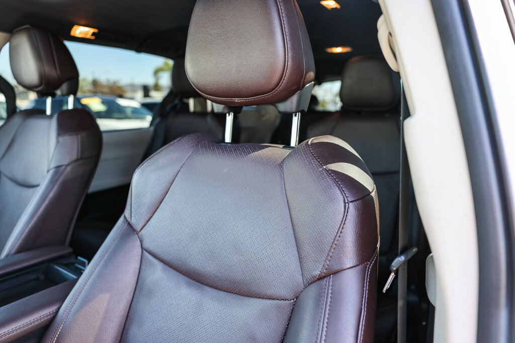 Certified 2024 Toyota Sienna Platinum FWD image 19