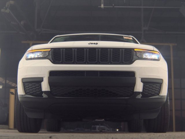 Used 2023 Jeep Grand Cherokee L Laredo AWD/4WD image 3