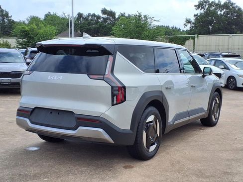 Used 2024 Kia EV9 Light RWD image 4