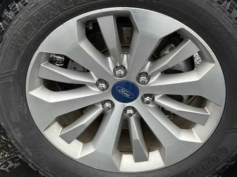 Used 2017 Ford F150 XL w/ Equipment Group 101A Mid image 10