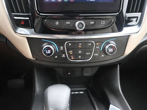 Used 2023 Chevrolet Traverse LT FWD image 17
