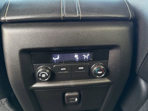 Used 2023 Chevrolet Traverse LT image 36