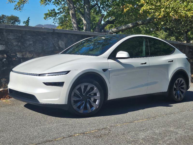 Used 2026 Tesla Model Y AWD image 5