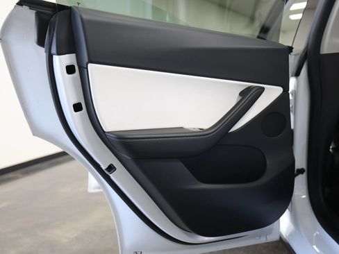 Used 2021 Tesla Model Y Long Range AWD/4WD image 45