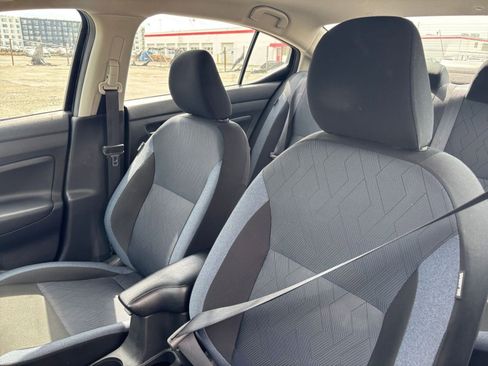 Used 2025 Nissan Versa SV FWD image 31