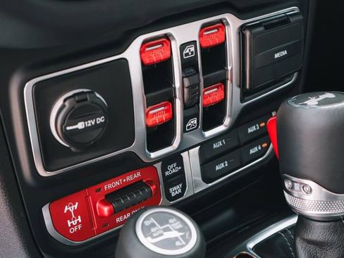 Used 2025 Jeep Wrangler Unlimited Rubicon image 18