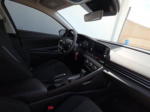 Used 2025 Hyundai Elantra SE FWD image 19