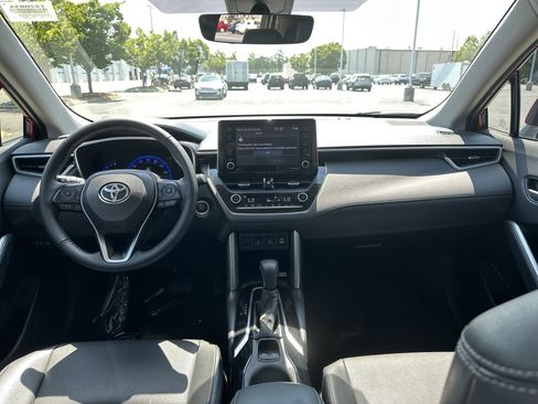 Certified 2022 Toyota Corolla Cross XLE FWD image 29