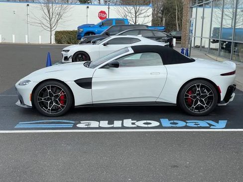 Used 2021 Aston Martin V8 Vantage Roadster image 47