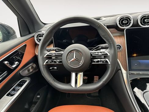 Used 2025 Mercedes-Benz GLC 300 4MATIC image 12