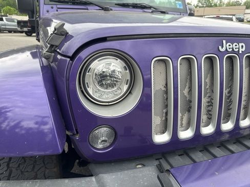 Used 2018 Jeep Wrangler Unlimited Sahara w/ Connectivity Group AWD/4WD image 7