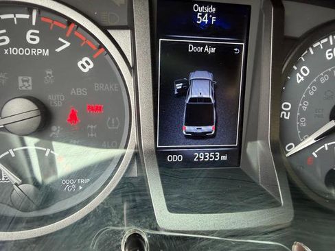 Used 2022 Toyota Tacoma TRD Off-Road w/ Technology Package AWD/4WD image 16