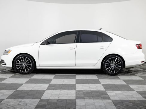 Used 2016 Volkswagen Jetta Sport image 3