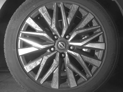 Used 2025 Nissan Altima 2.5 SV FWD image 16