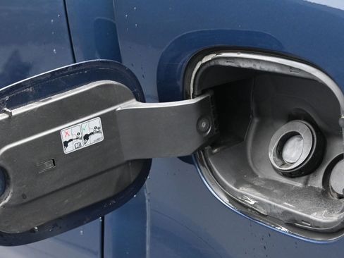 Used 2022 Chevrolet Silverado 1500 LT image 12