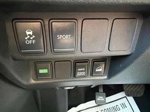 Used 2016 Nissan Rogue SV AWD/4WD image 28