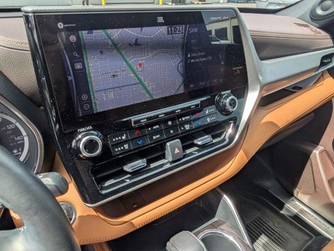Used 2021 Toyota Highlander Platinum AWD/4WD image 13