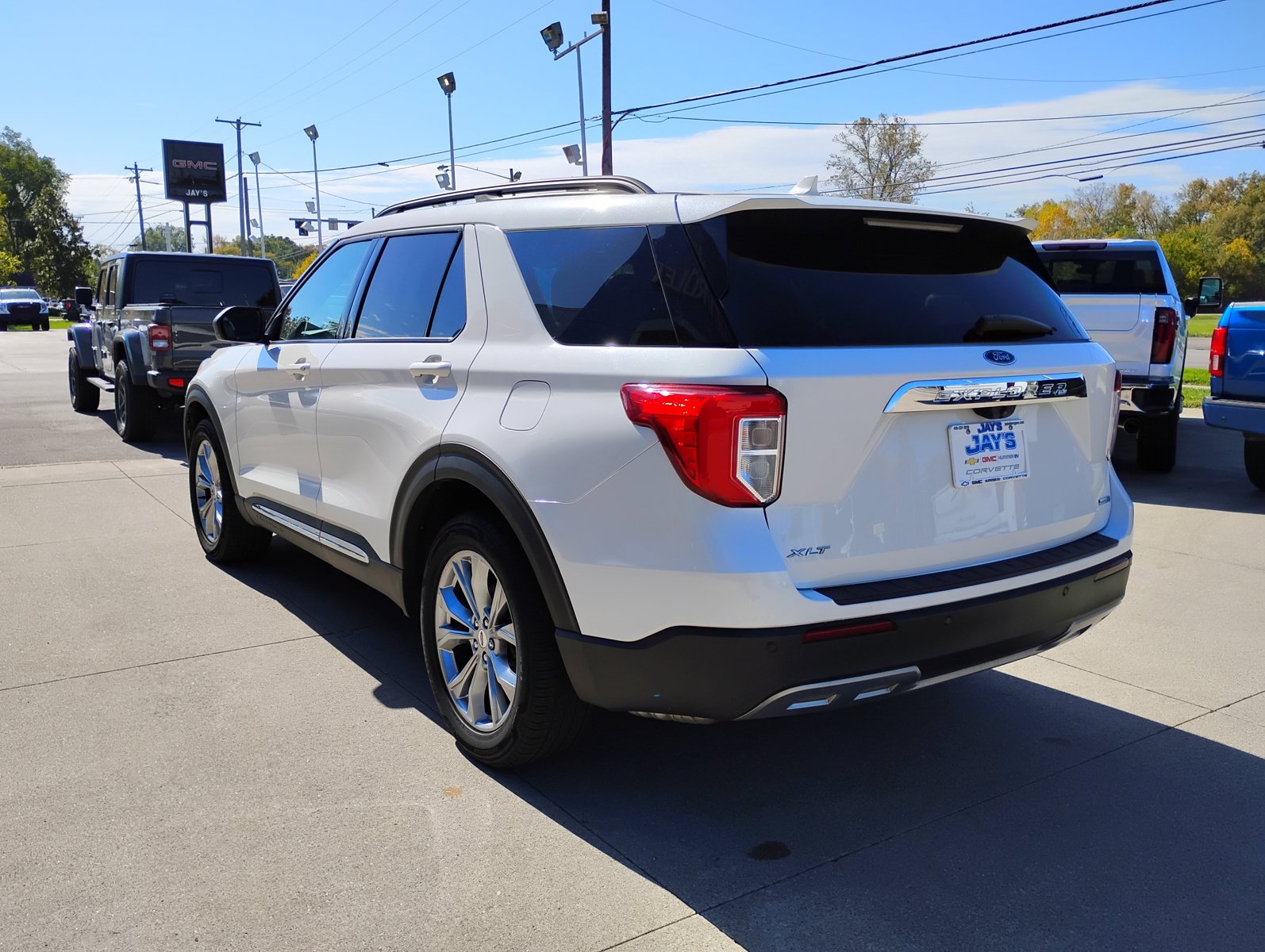 Used 2020 Ford Explorer XLT w/ Equipment Group 202A AWD/4WD image 10
