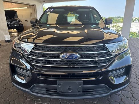 Used 2023 Ford Explorer XLT AWD/4WD image 2