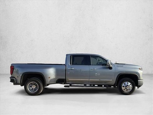 Used 2024 Chevrolet Silverado 3500 High Country w/ High Country Premium Package AWD/4WD image 6