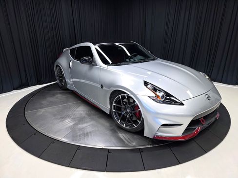 Used 2017 Nissan 370Z NISMO RWD image 16
