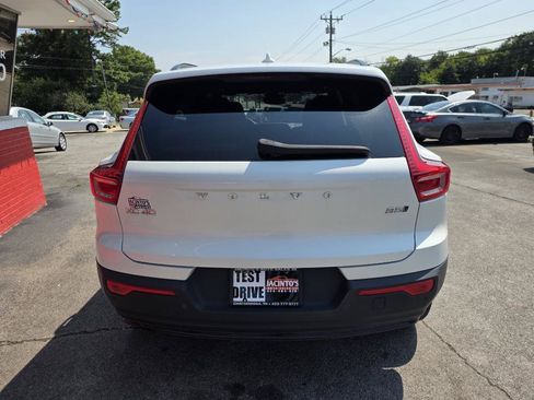 Used 2023 Volvo XC40 B5 Plus AWD/4WD image 7